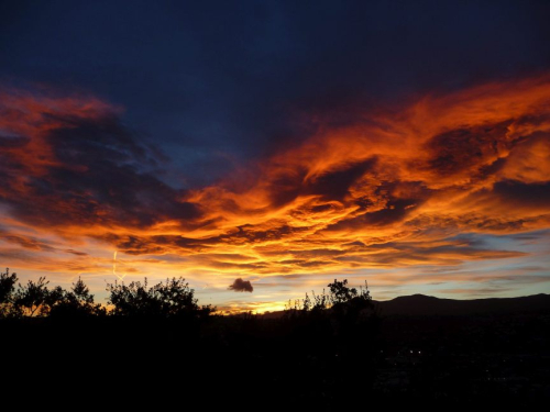 Gewaltige Wolkenfront bei Sonnenuntergang in Nizza