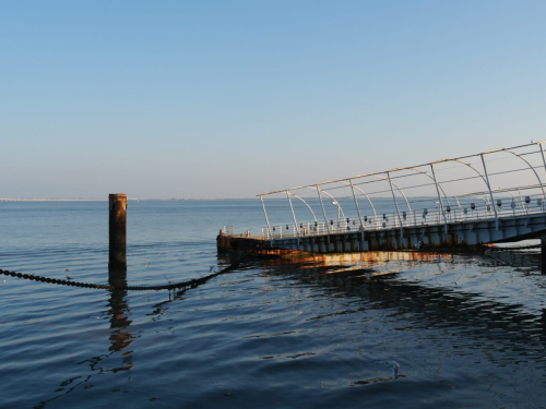 Leicht verrostete Anlegestelle am Tejo, Lissabon